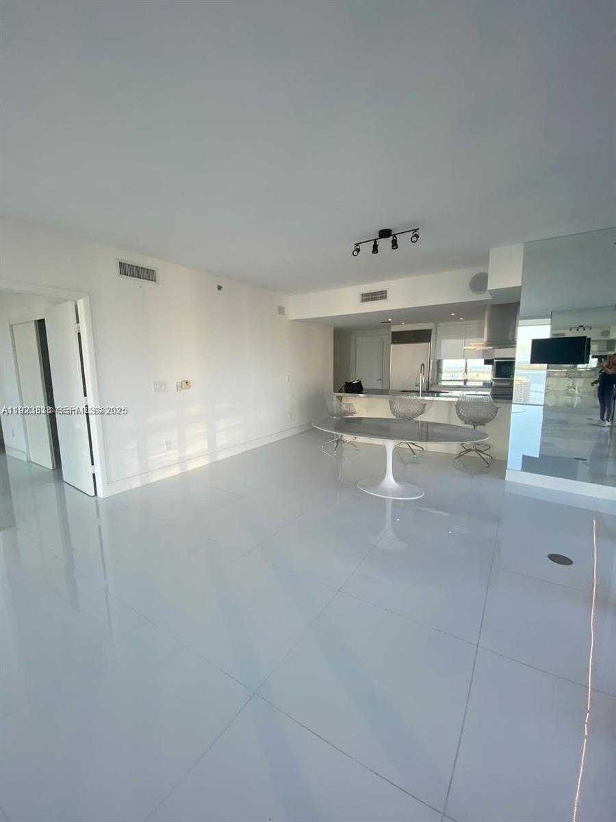 Small Image of 495 BRICKELL AVE #2902, Miami Number 4