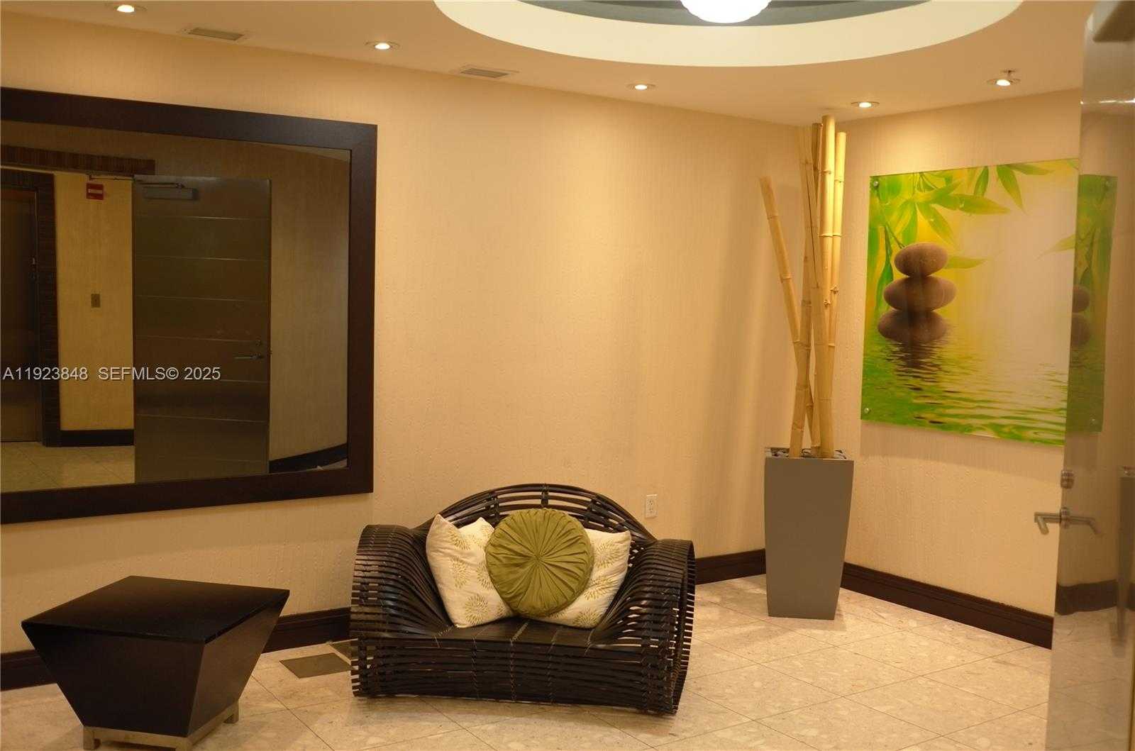 Imagen de Pequeño Objeto