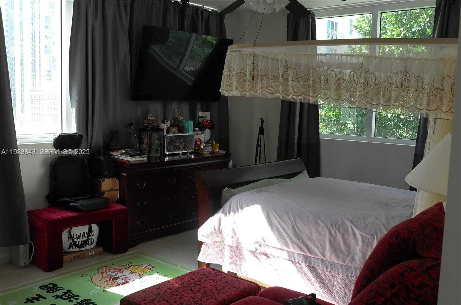 Imagen de Pequeño Objeto