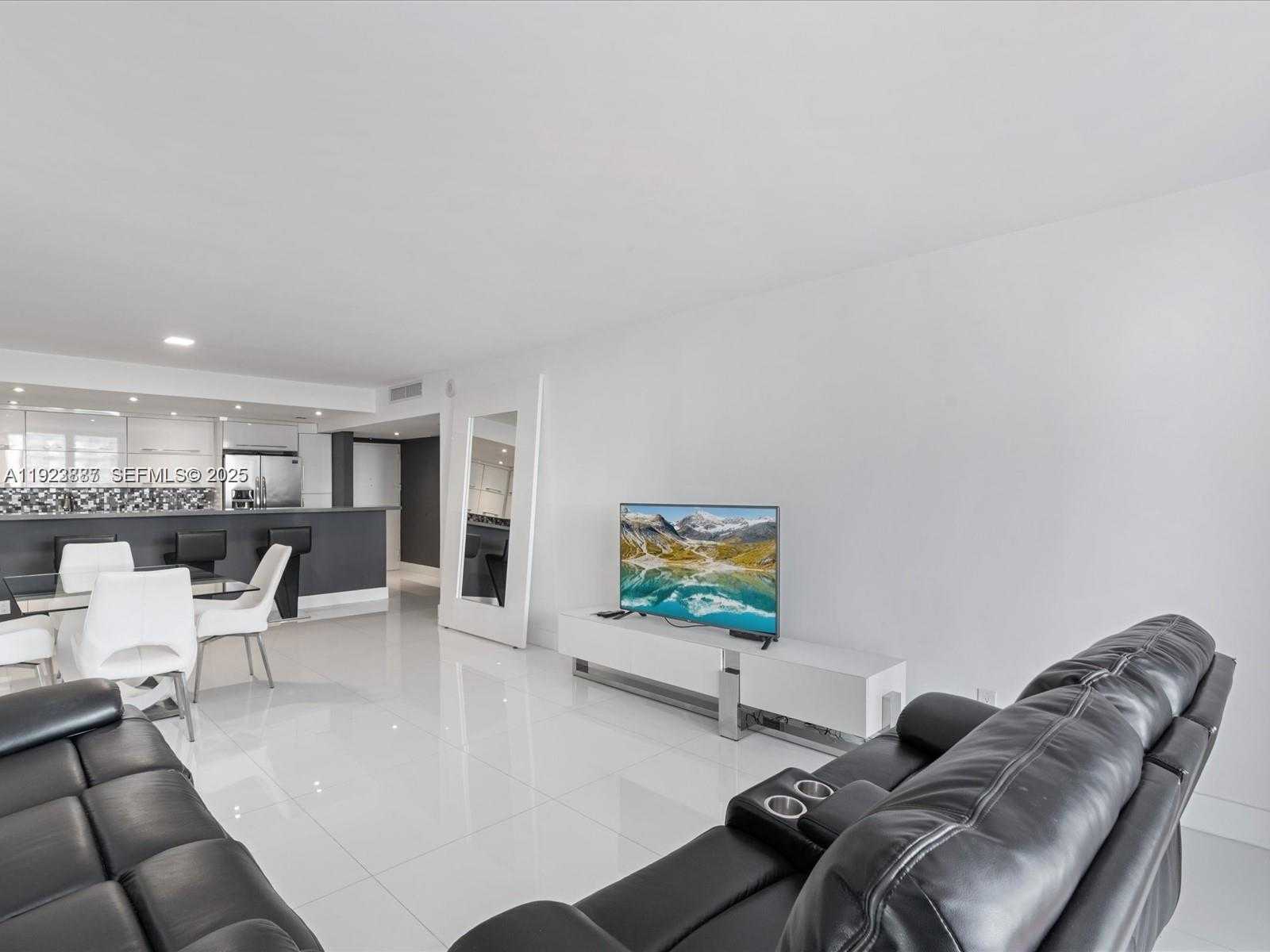 Small Image of 19370 EAST COLLINS AVE #627, Sunny Isles Beach Number 3