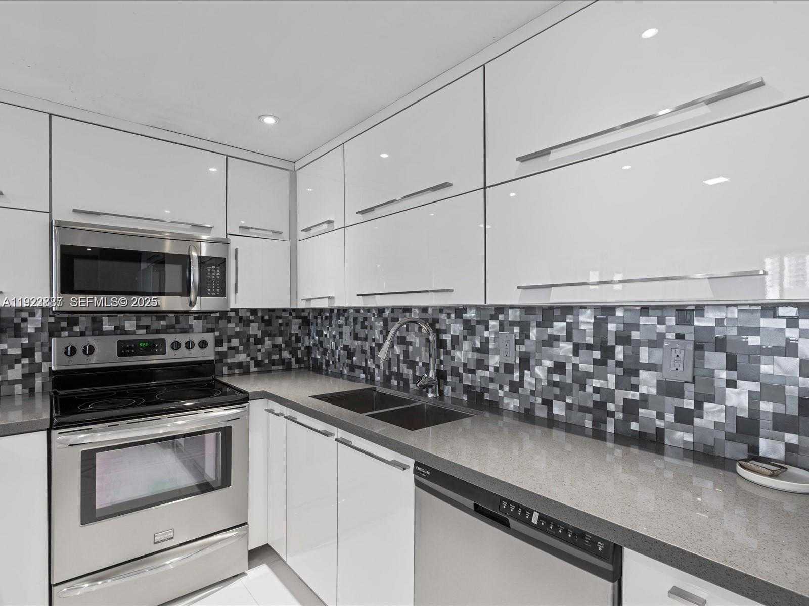 Small Image of 19370 EAST COLLINS AVE #627, Sunny Isles Beach Number 6