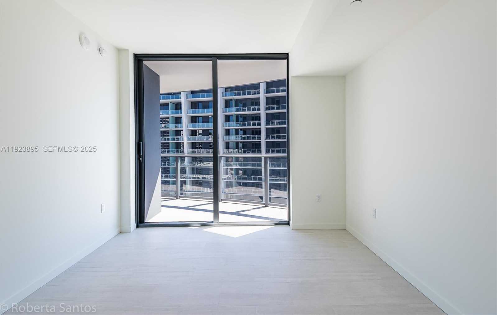 Small Image of 1000 BRICKELL PLZ #2009, Miami Number 11