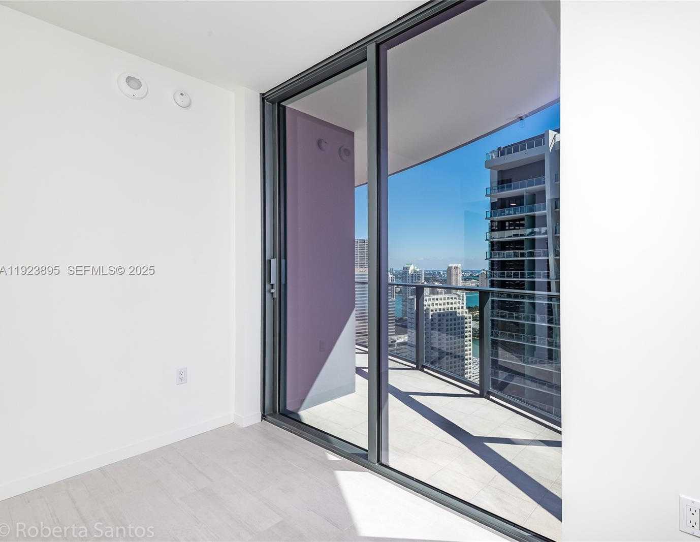 Small Image of 1000 BRICKELL PLZ #2009, Miami Number 12