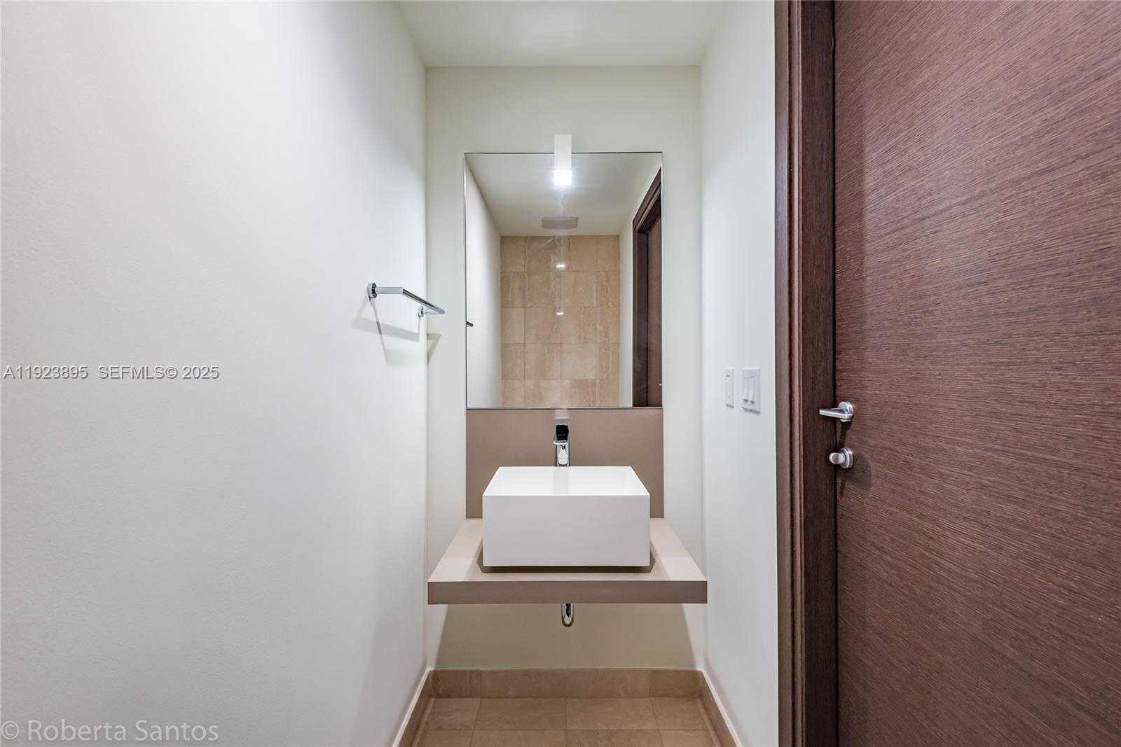 Small Image of 1000 BRICKELL PLZ #2009, Miami Number 16