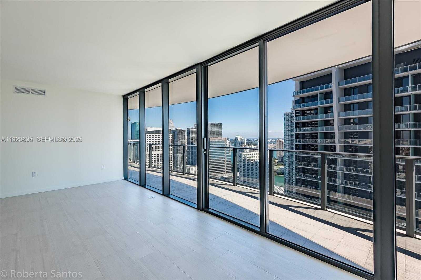 Small Image of 1000 BRICKELL PLZ #2009, Miami Number 18