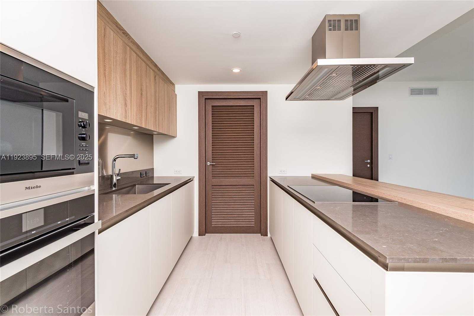 Small Image of 1000 BRICKELL PLZ #2009, Miami Number 27