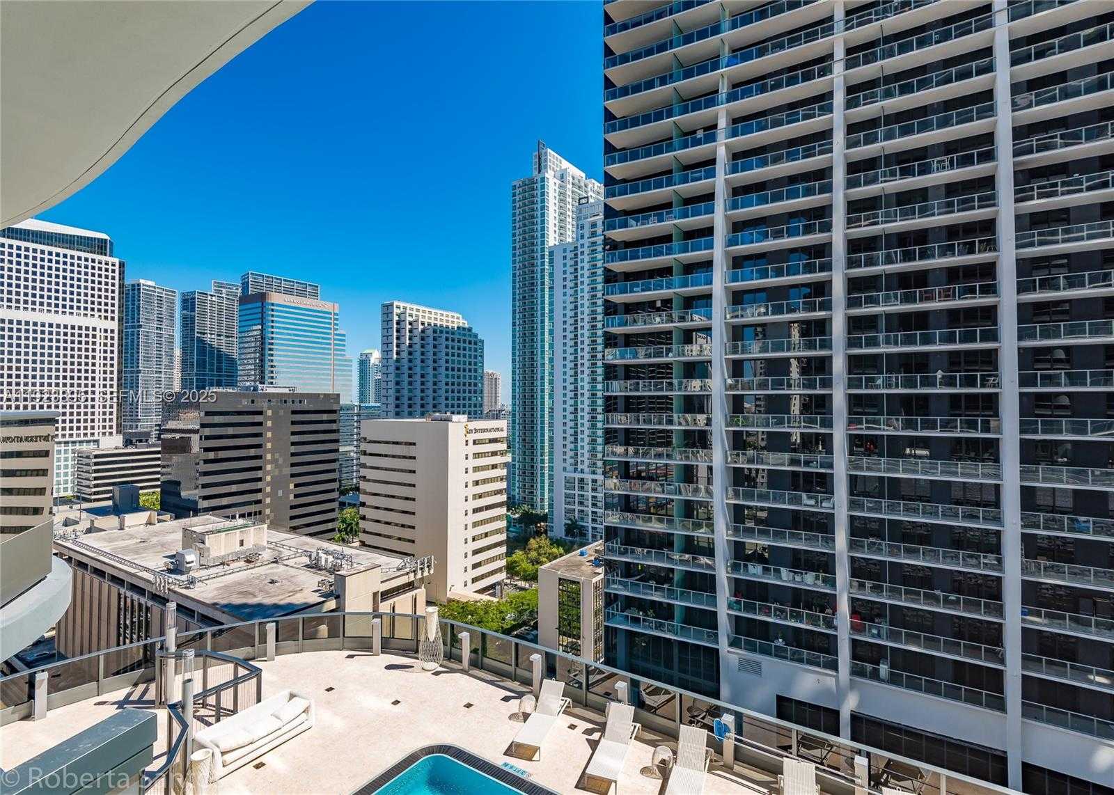 Small Image of 1000 BRICKELL PLZ #2009, Miami Number 4