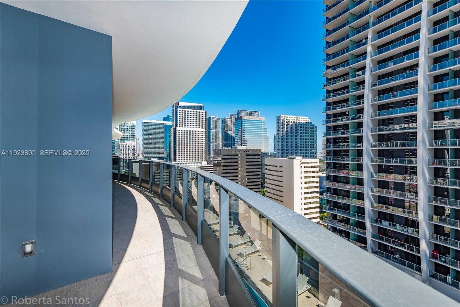 Small Image of 1000 BRICKELL PLZ #2009, Miami Number 5