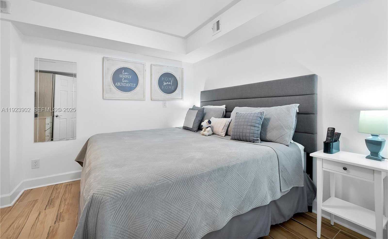 Small Image of 1800 COLLINS AVE #11B, Miami Beach Number 10