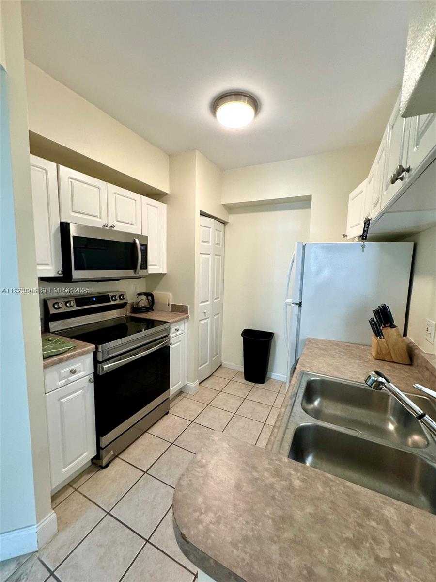 Small Image of 17150 NORTH BAY RD #2419, Sunny Isles Beach Number 6