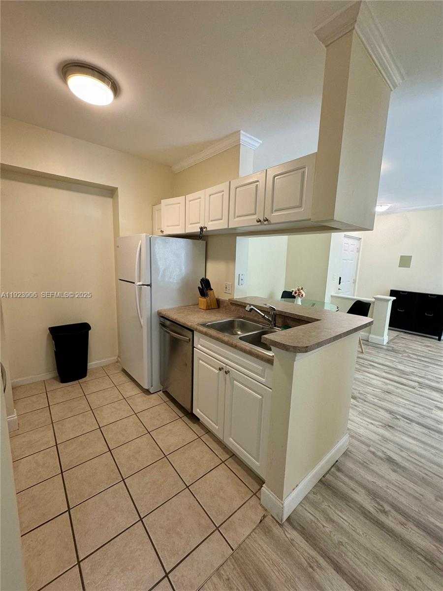 Small Image of 17150 NORTH BAY RD #2419, Sunny Isles Beach Number 7