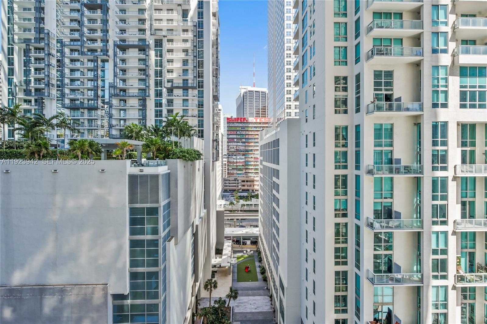 Small Image of 300 BISCAYNE BOULEVARD WAY #1106E, Miami Number 16