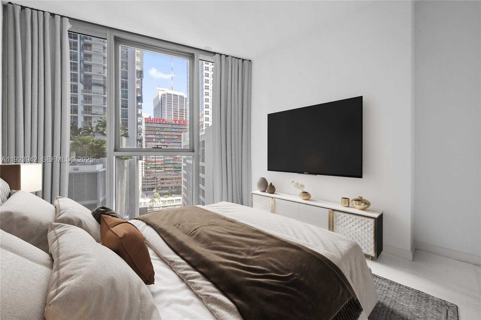 Small Image of 300 BISCAYNE BOULEVARD WAY #1106E, Miami Number 3