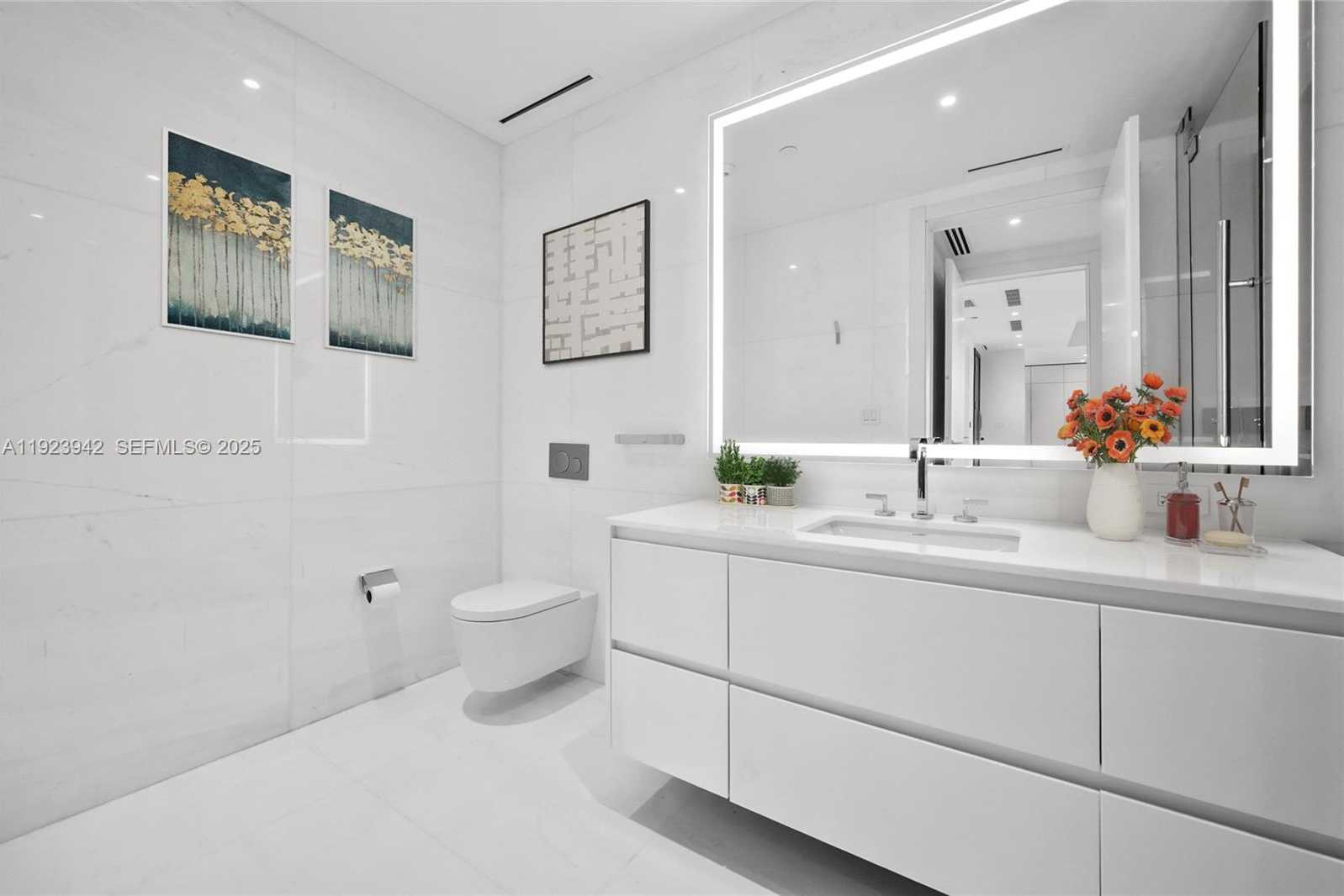 Small Image of 300 BISCAYNE BOULEVARD WAY #1106E, Miami Number 4