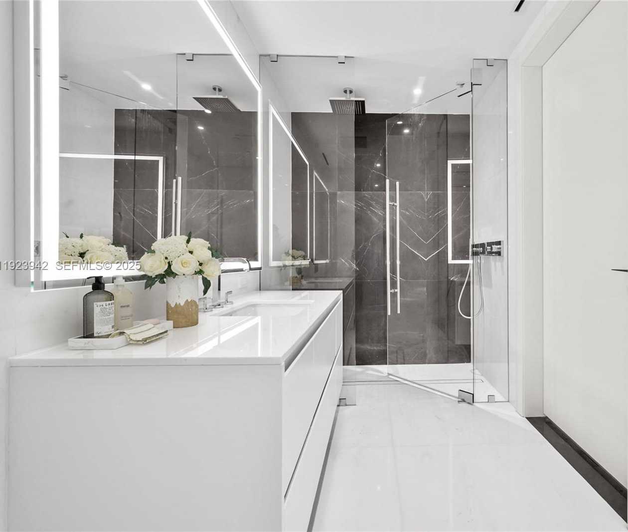 Small Image of 300 BISCAYNE BOULEVARD WAY #1106E, Miami Number 5