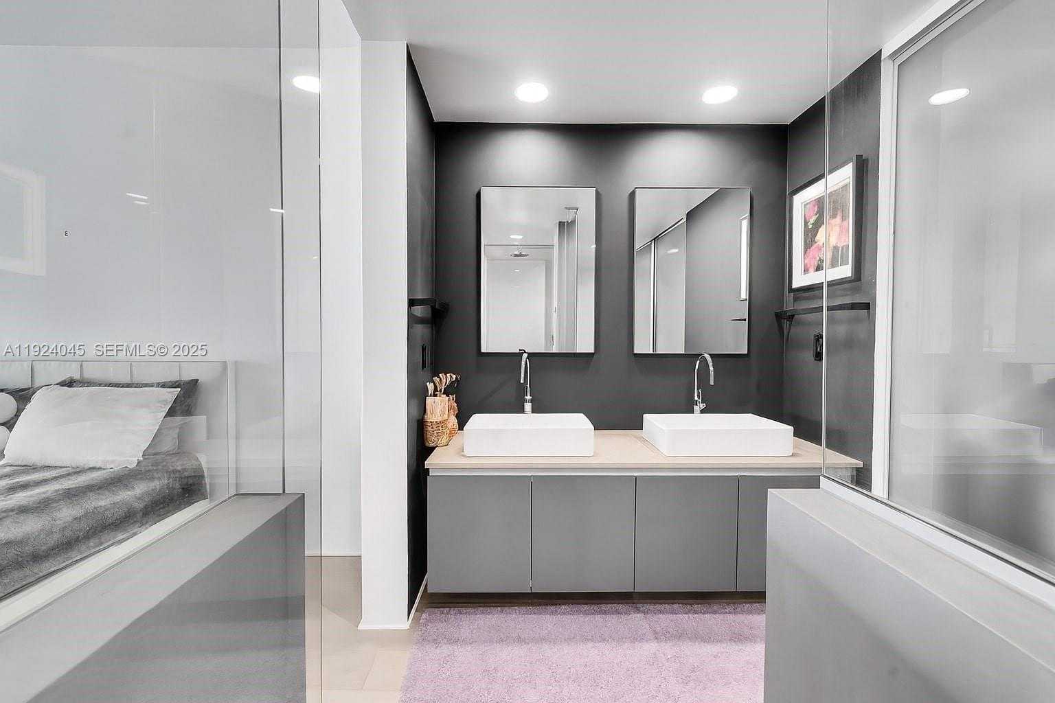 Small Image of 1040 BISCAYNE BLVD #2603, Miami Number 17