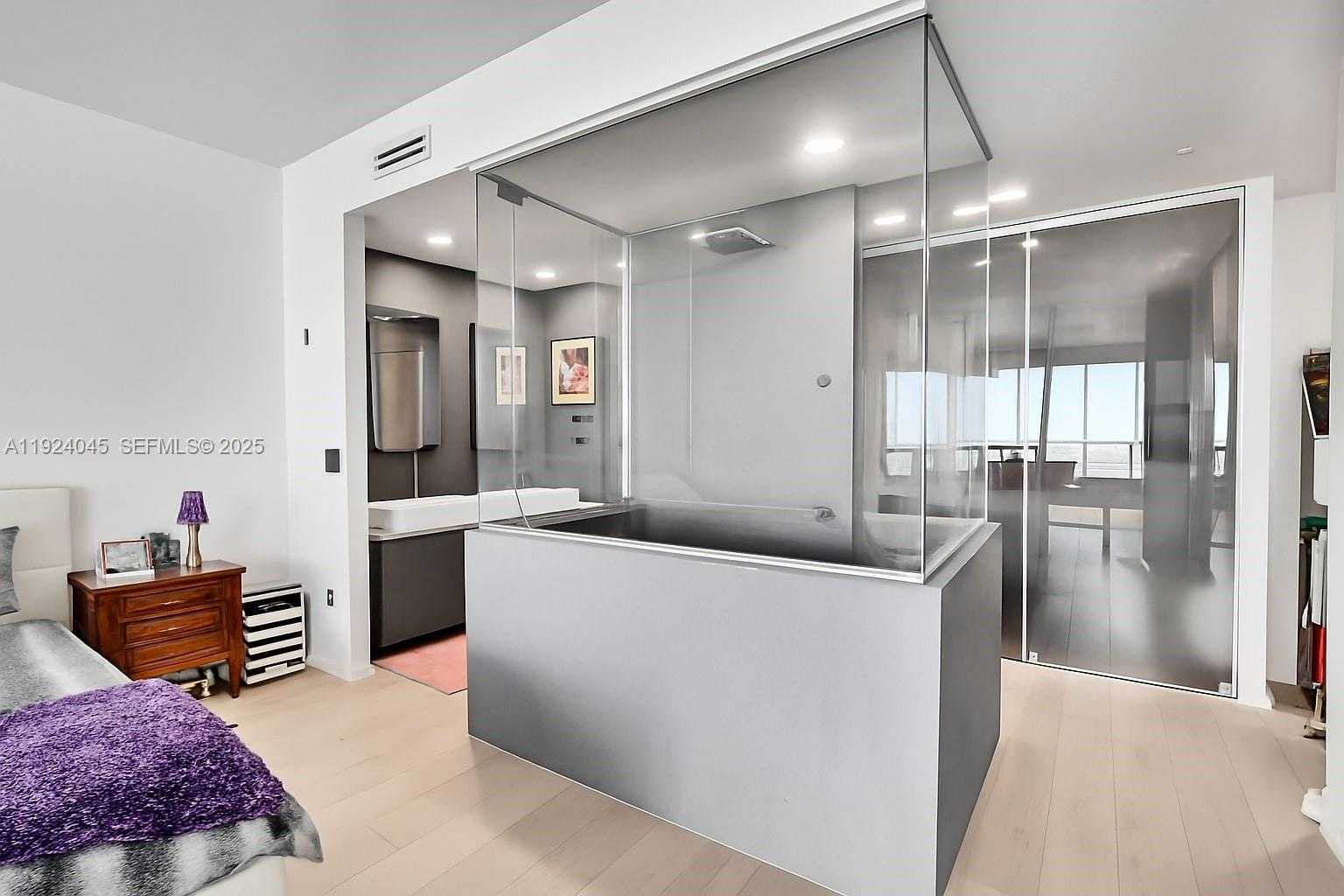 Small Image of 1040 BISCAYNE BLVD #2603, Miami Number 18