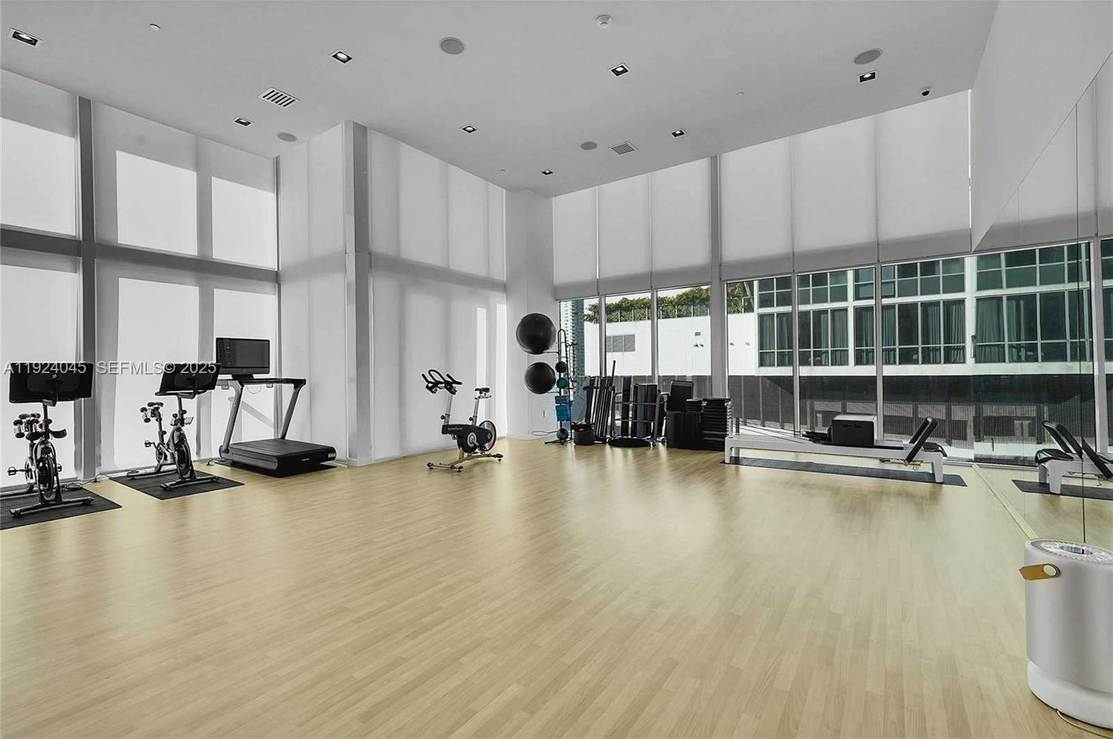 Small Image of 1040 BISCAYNE BLVD #2603, Miami Number 33