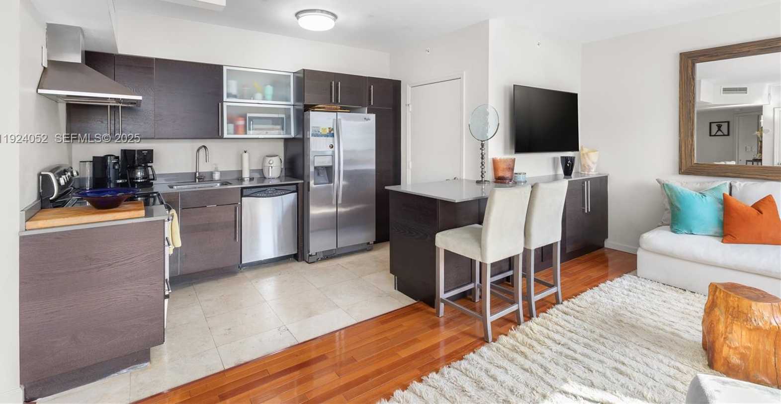 Small Image of 1330 WEST AVE #1712, Miami Beach Number 2