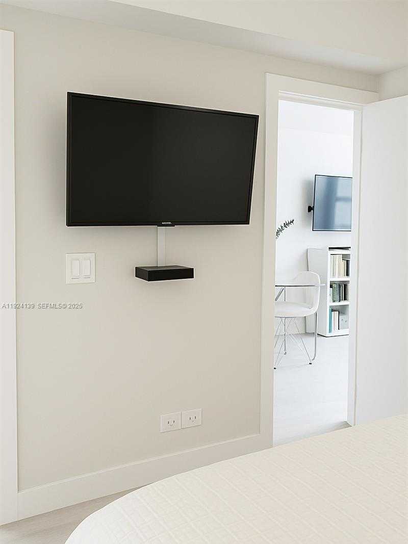 Small Image of 2301 COLLINS AVE #636, Miami Beach Number 10