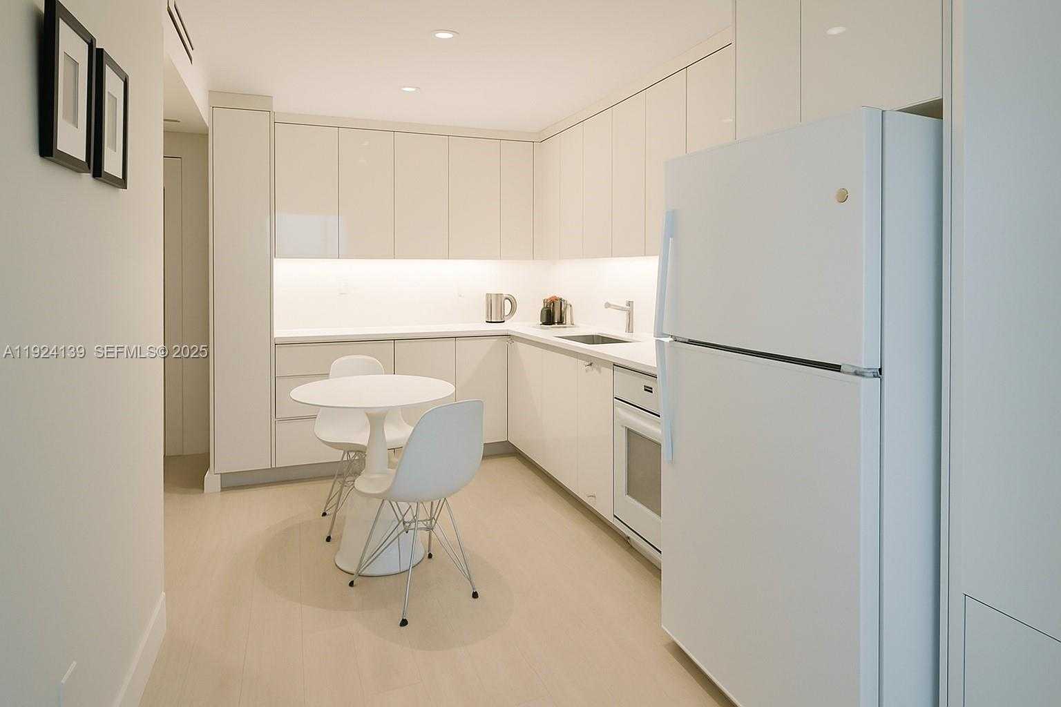 Small Image of 2301 COLLINS AVE #636, Miami Beach Number 3