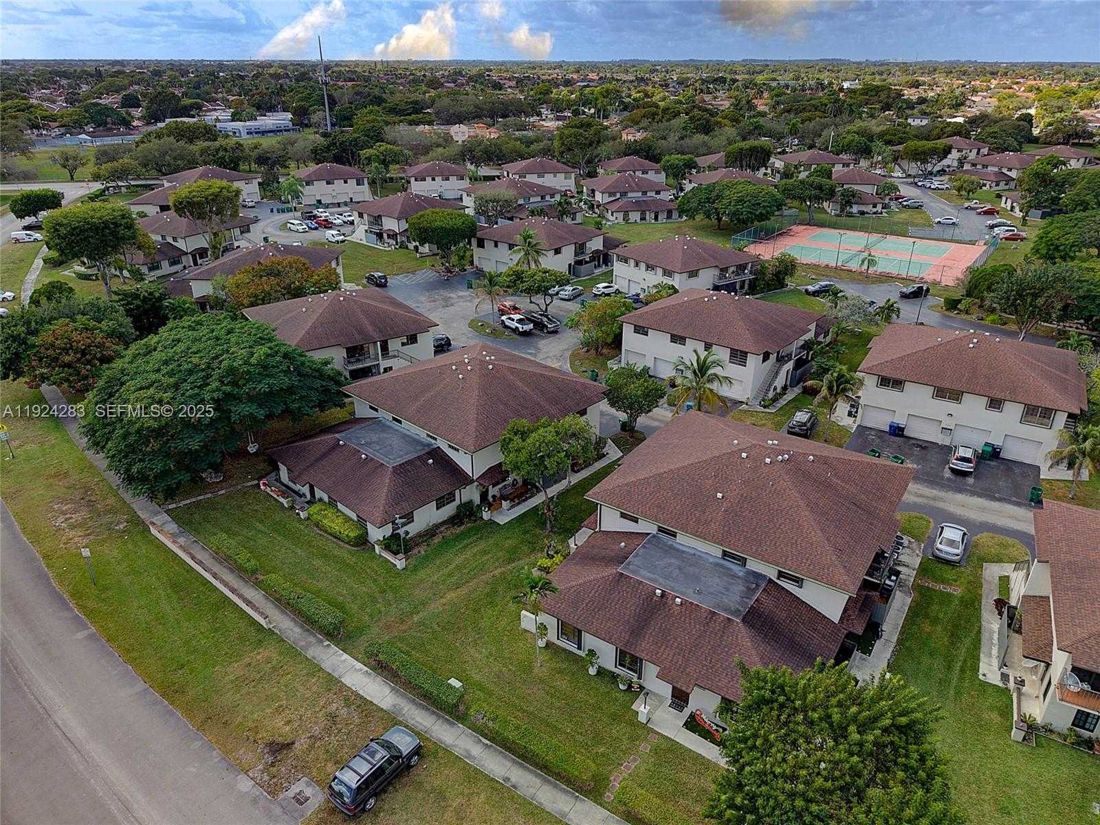 Small Image of 4605 SOUTH WEST 139TH CT #814, Miami Number 24