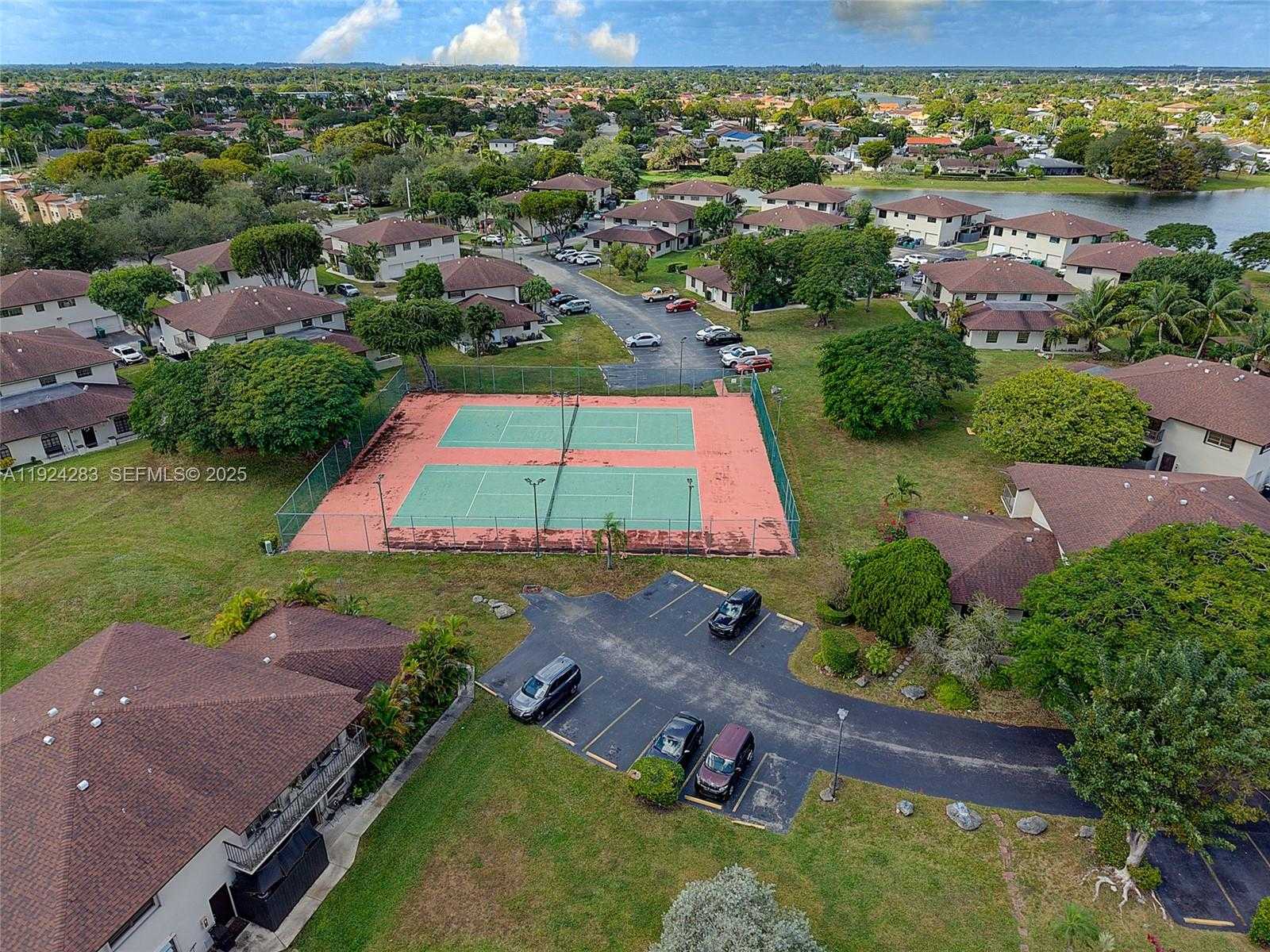 Small Image of 4605 SOUTH WEST 139TH CT #814, Miami Number 25