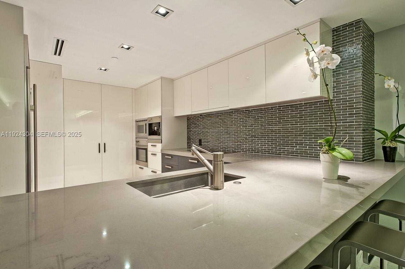 Small Image of 1331 BRICKELL BAY DR #4309, Miami Number 4