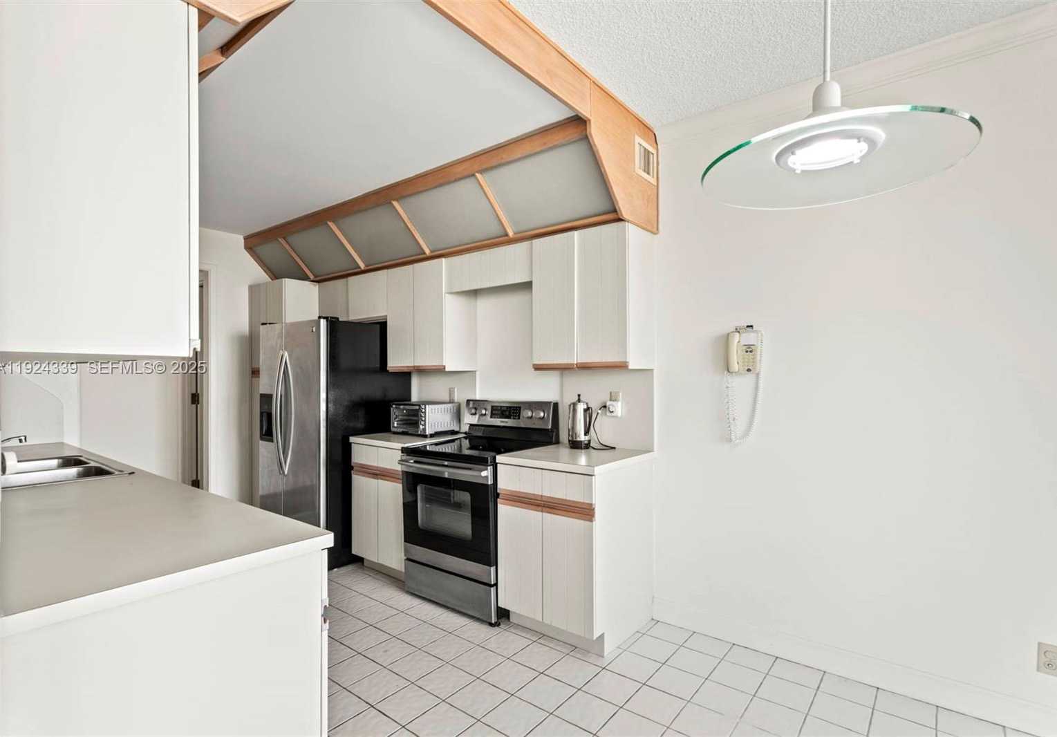 Small Image of 19500 TURNBERRY WAY #26-C, Aventura Number 10