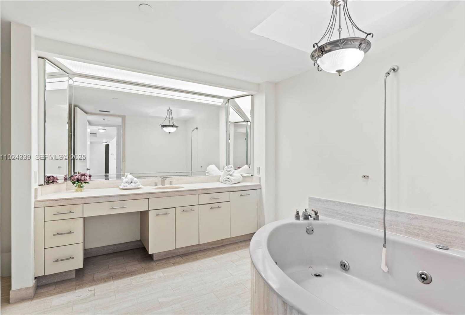 Small Image of 19500 TURNBERRY WAY #26-C, Aventura Number 17