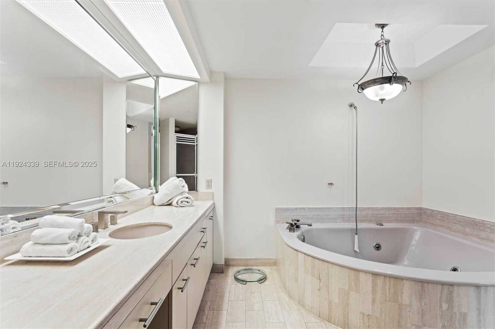 Small Image of 19500 TURNBERRY WAY #26-C, Aventura Number 18