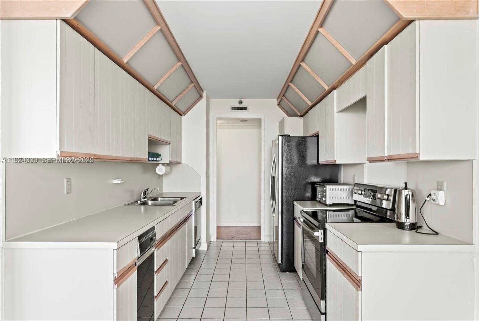 Small Image of 19500 TURNBERRY WAY #26-C, Aventura Number 9