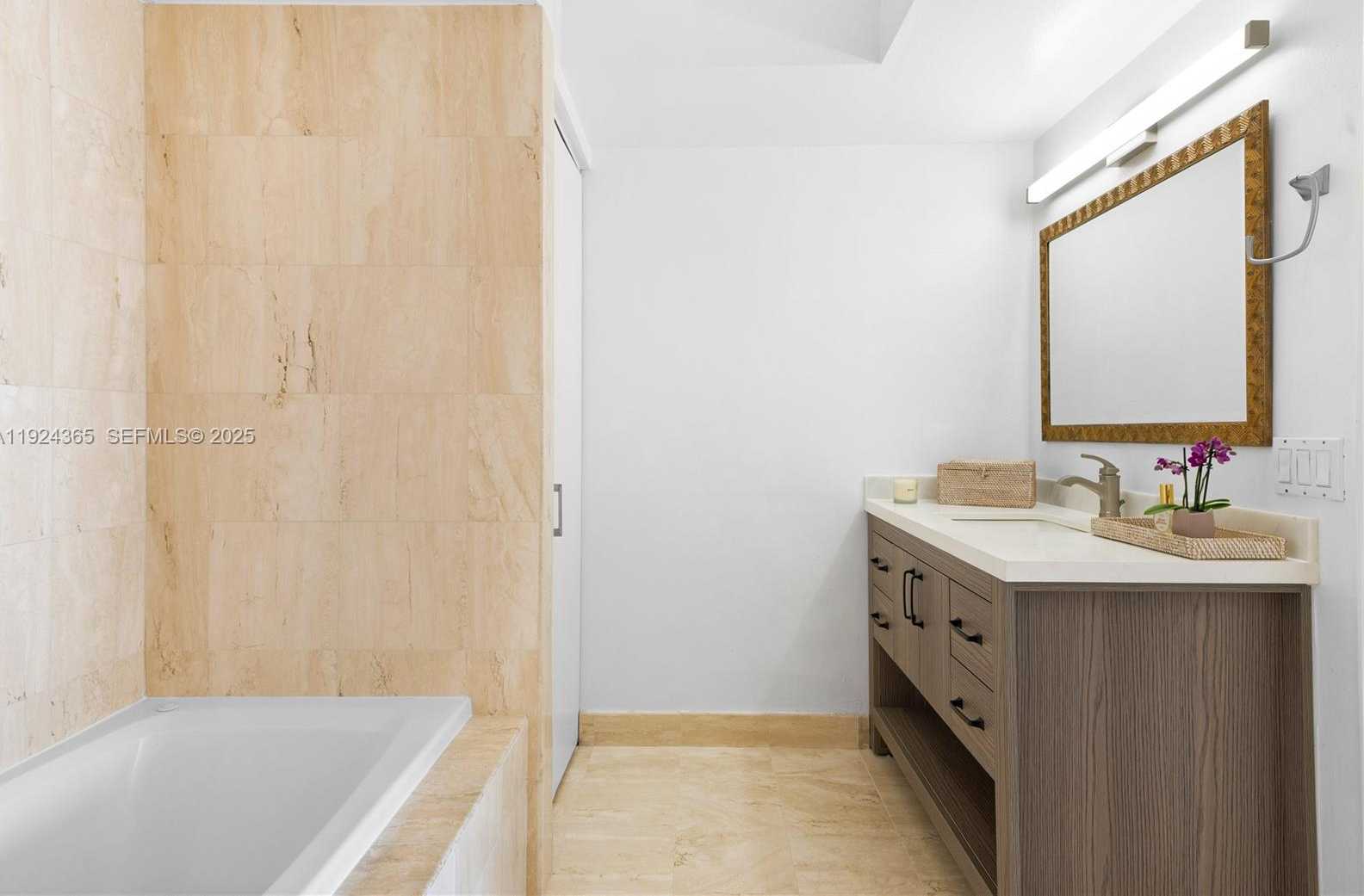 Small Image of 1800 SUNSET HARBOUR DR #803, Miami Beach Number 25