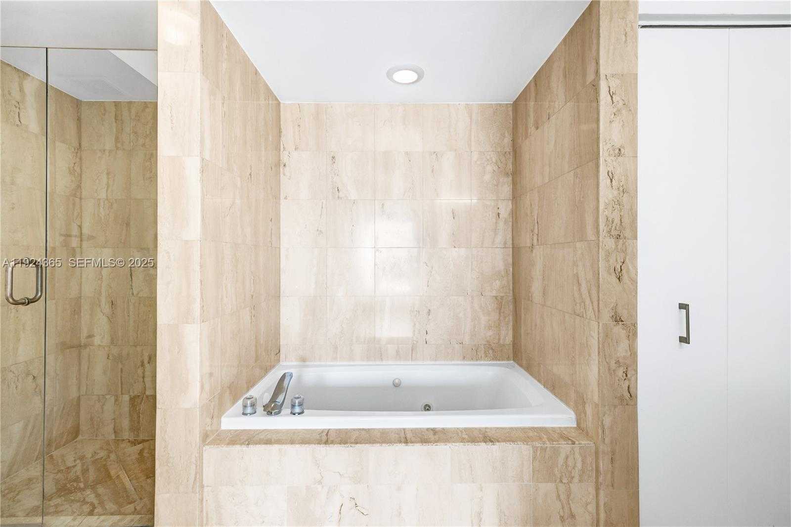 Small Image of 1800 SUNSET HARBOUR DR #803, Miami Beach Number 26