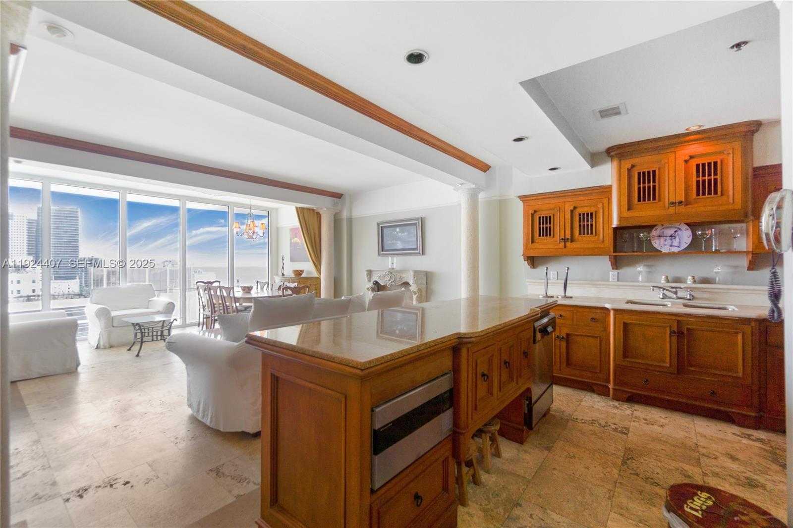 Small Image of 100 LINCOLN RD #PH8, Miami Beach Number 10