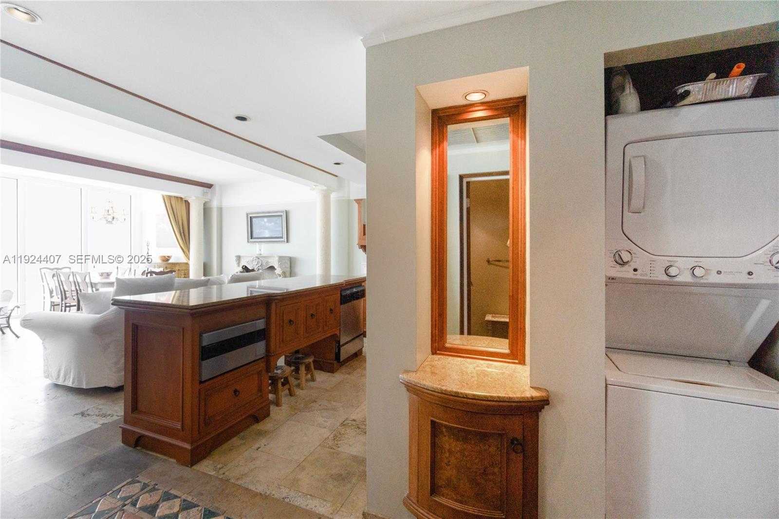 Small Image of 100 LINCOLN RD #PH8, Miami Beach Number 13