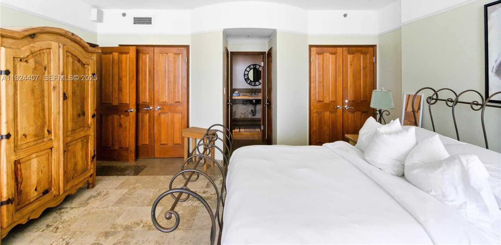 Small Image of 100 LINCOLN RD #PH8, Miami Beach Number 20