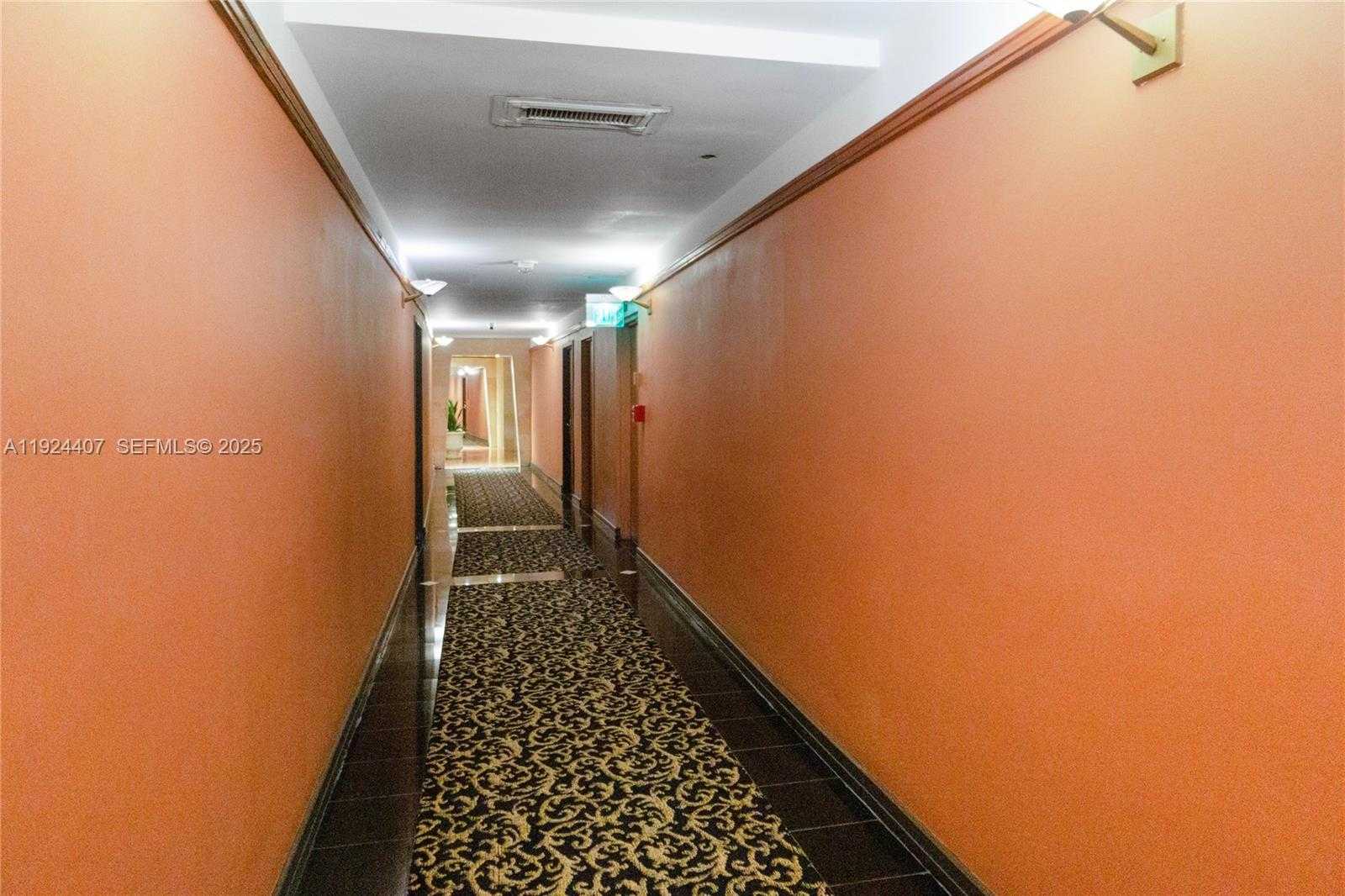 Small Image of 100 LINCOLN RD #PH8, Miami Beach Number 26