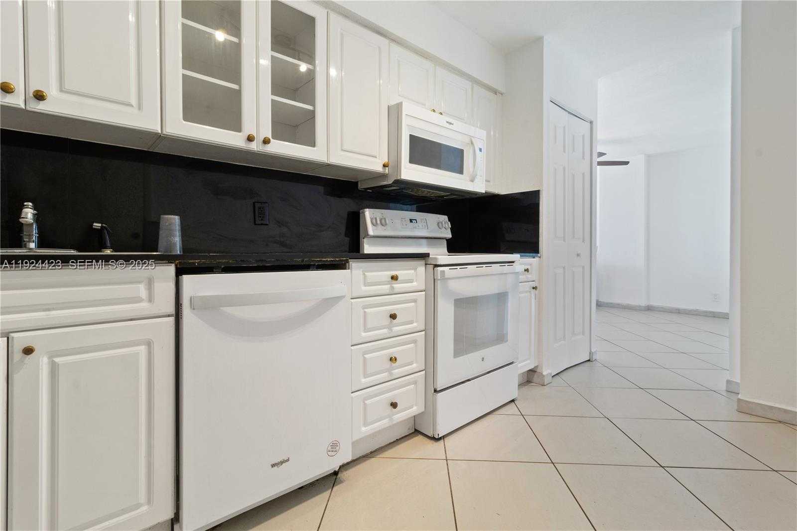 Small Image of 6770 INDIAN CREEK DR #11B, Miami Beach Number 9
