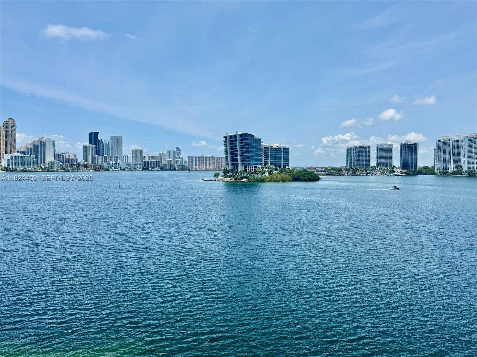 Imagen de Pequeño Objeto