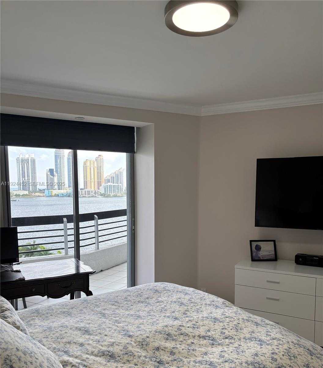 Imagen de Pequeño Objeto