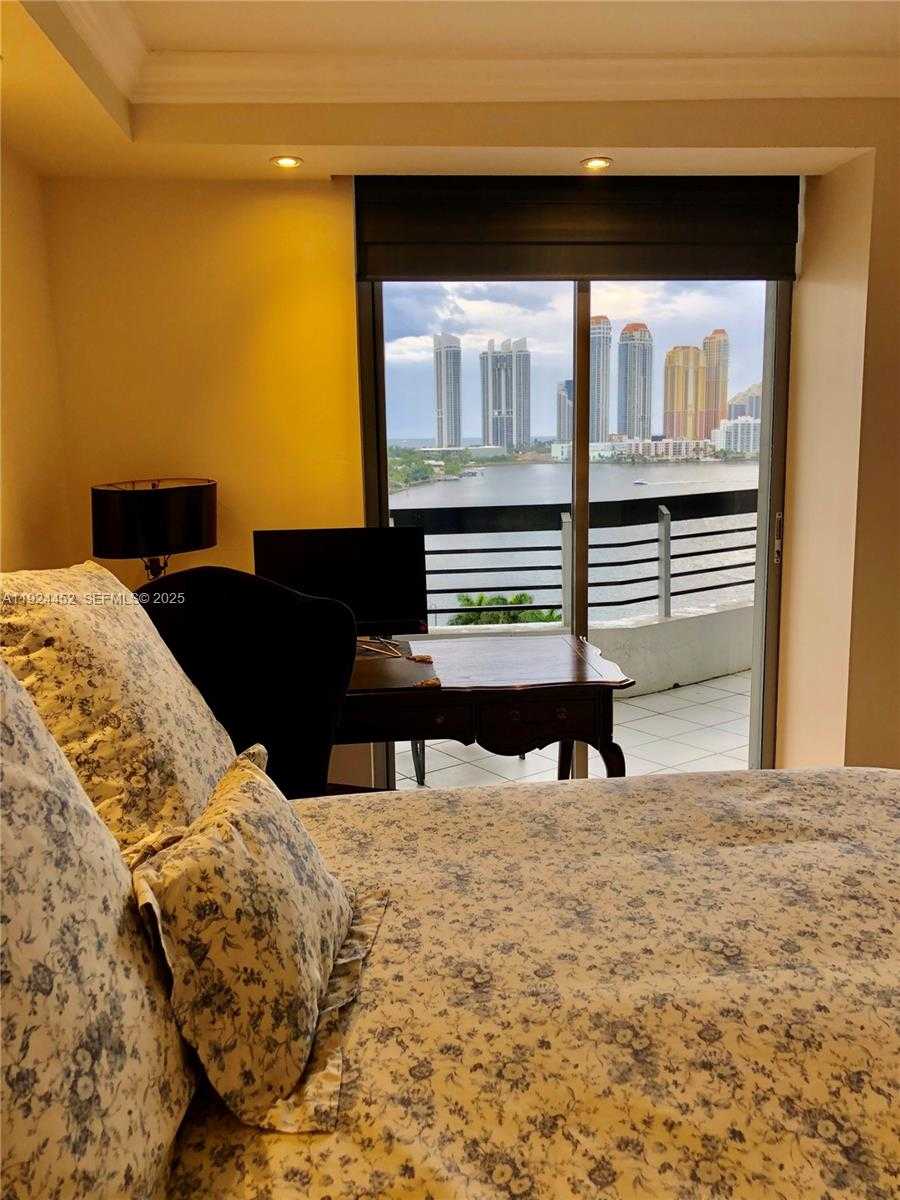 Imagen de Pequeño Objeto