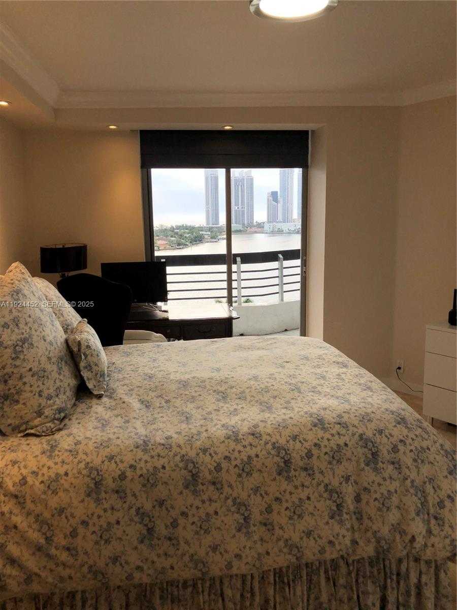 Imagen de Pequeño Objeto