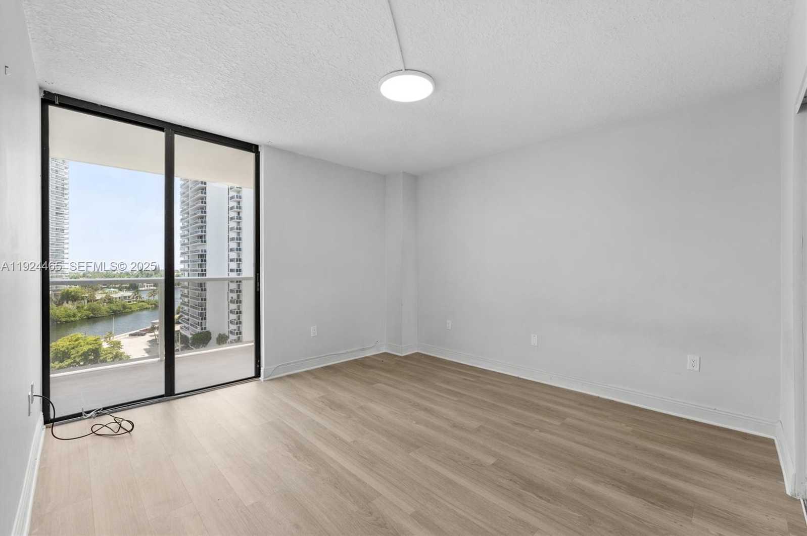 Small Image of 3731 NORTH COUNTRY CLUB #921, Aventura Number 14