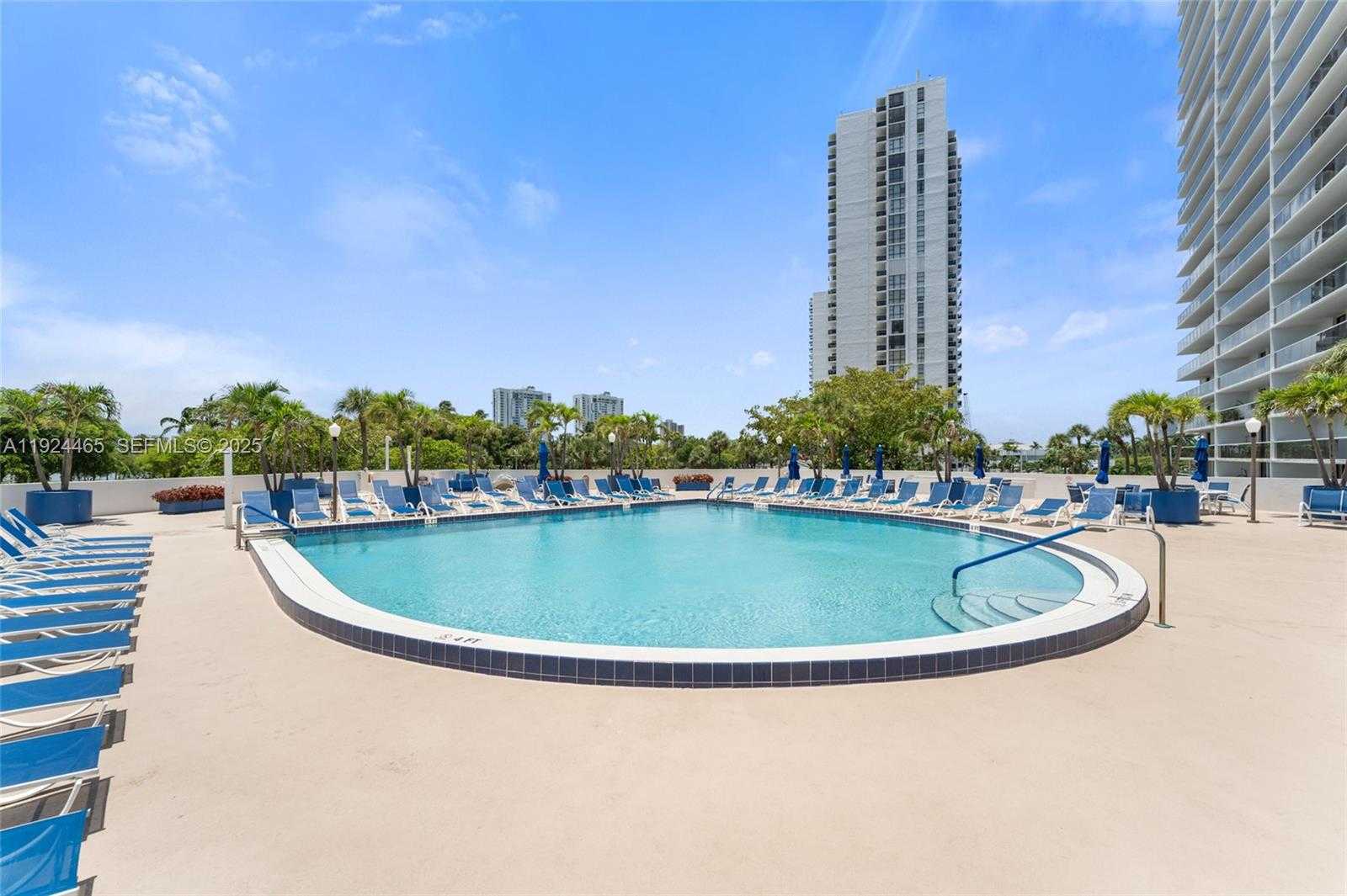 Small Image of 3731 NORTH COUNTRY CLUB #921, Aventura Number 18