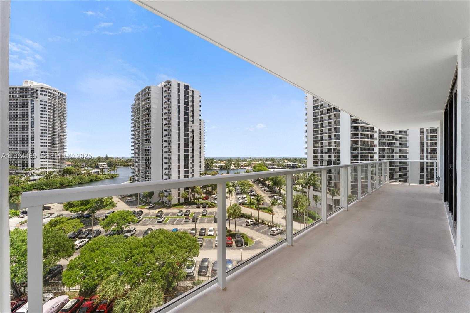 Small Image of 3731 NORTH COUNTRY CLUB #921, Aventura Number 25