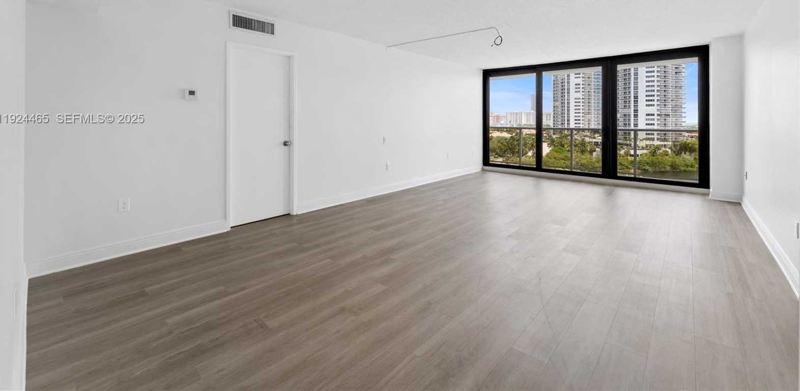 Small Image of 3731 NORTH COUNTRY CLUB #921, Aventura Number 4