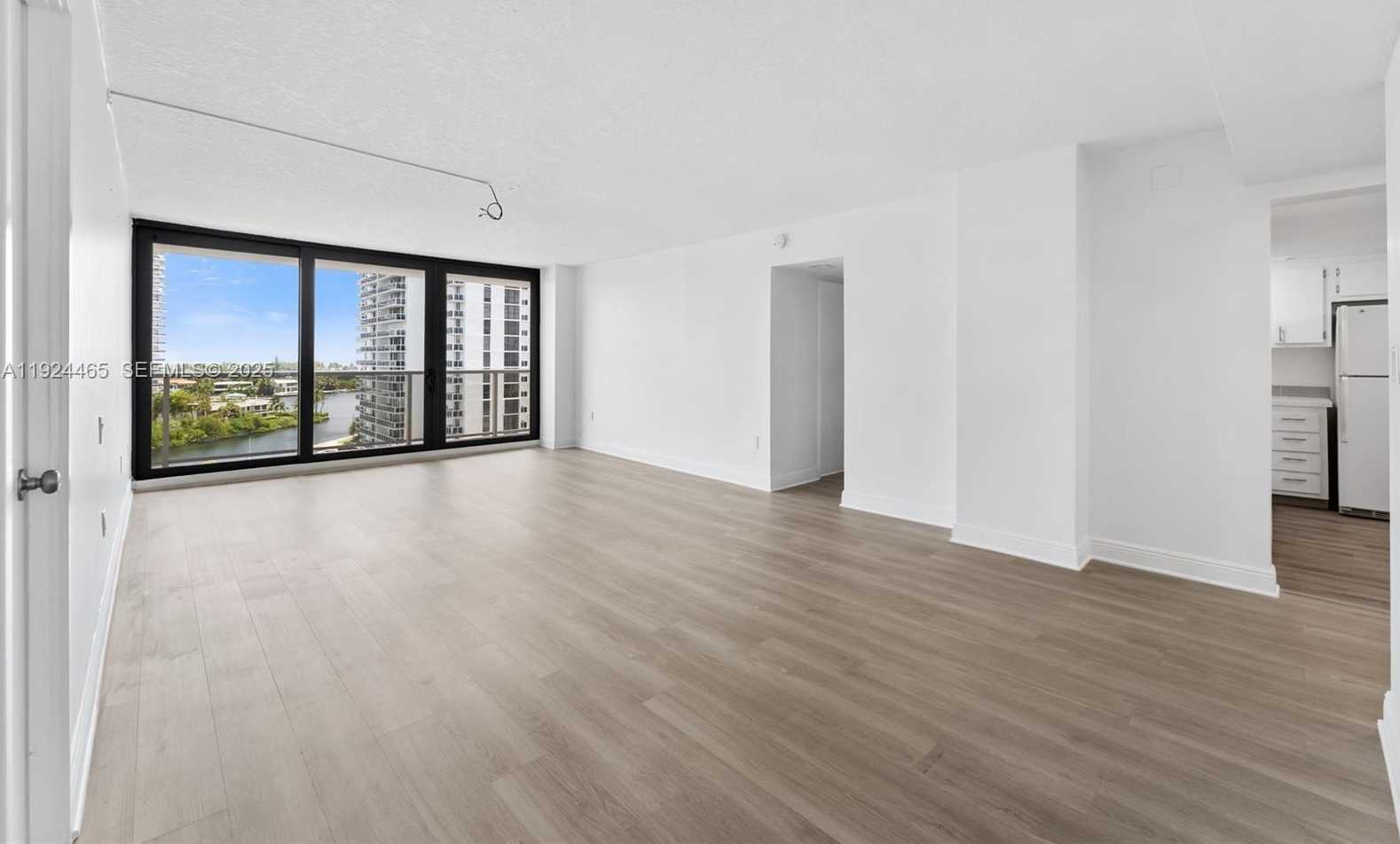 Small Image of 3731 NORTH COUNTRY CLUB #921, Aventura Number 5