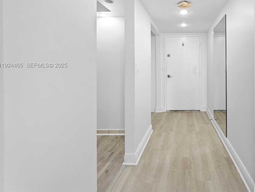 Small Image of 3731 NORTH COUNTRY CLUB #921, Aventura Number 7