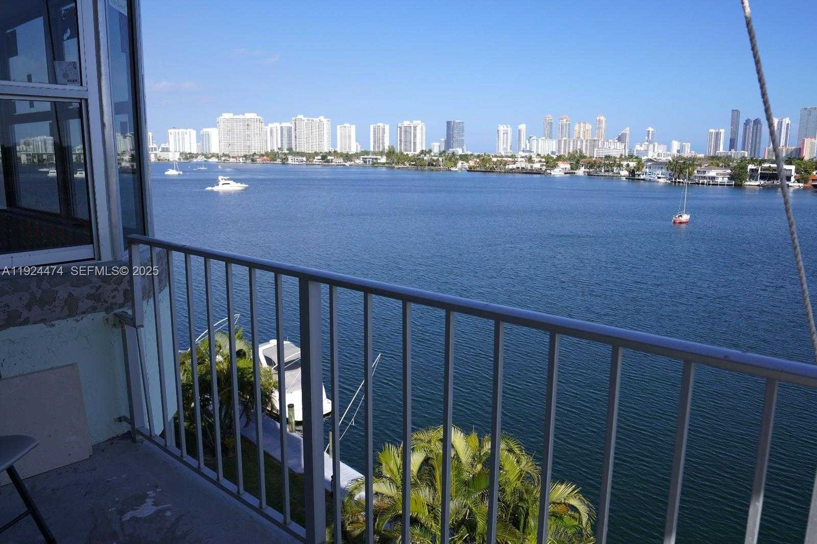 Small Image of 16570 NORTH EAST 26TH AVE #5G BOAT SLIP INCLUDED, North Miami Beach Number 1